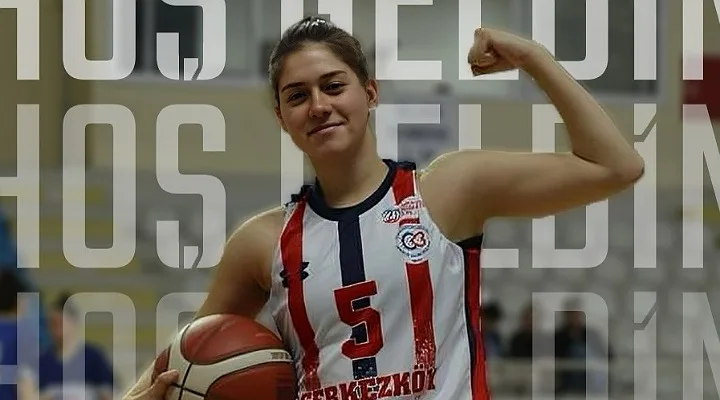 Ceren Taşer, İstiklal Yolu SK’de