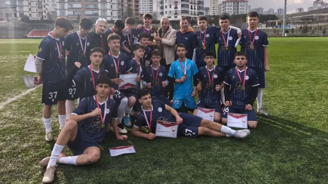 Genç A Erkek Futbol İl Birincisi Göl Anadolu Lisesi oldu