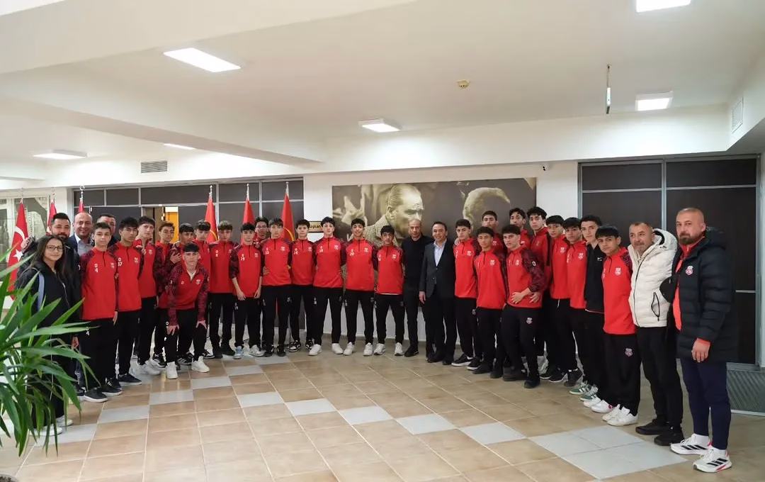 Hasan Baltacı, Şampiyon GMG Kastamonuspor U-16 takımını ağırladı