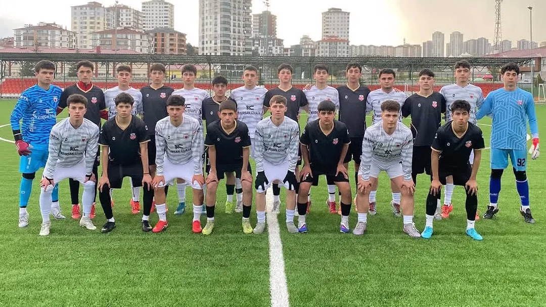 GMG Kastamonuspor U16 ile İnebolu 9 Haziran SK U18 hazırlık maçında karşılaştı