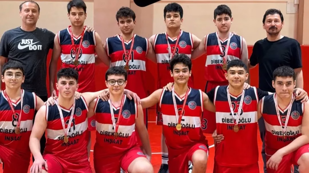 Basketbol’da Şampiyon Mustafa Kaya Anadolu Lisesi