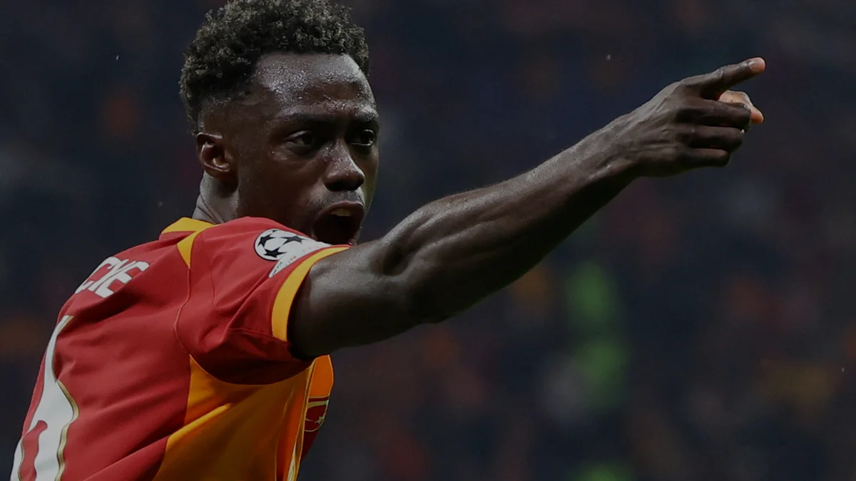 Galatasarayın yıldız stoperi Davinson Sanchez için Benfica girişimi