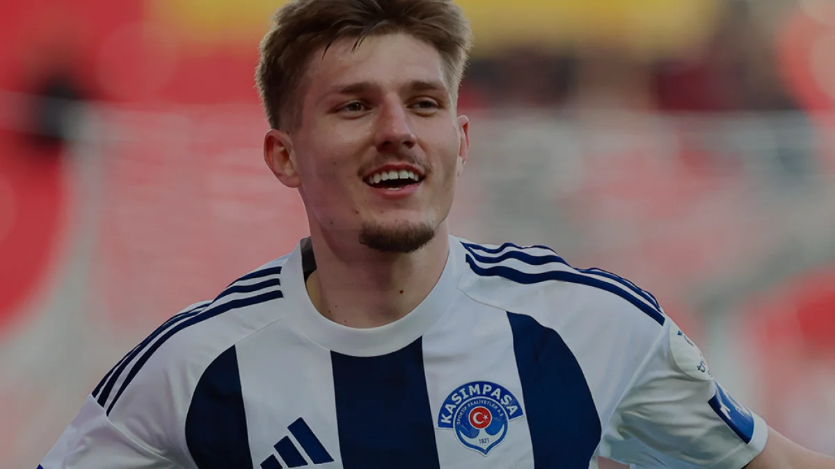 Kasımpaşa Parma forması giyen Adrian Benedyczak ile anlaştı