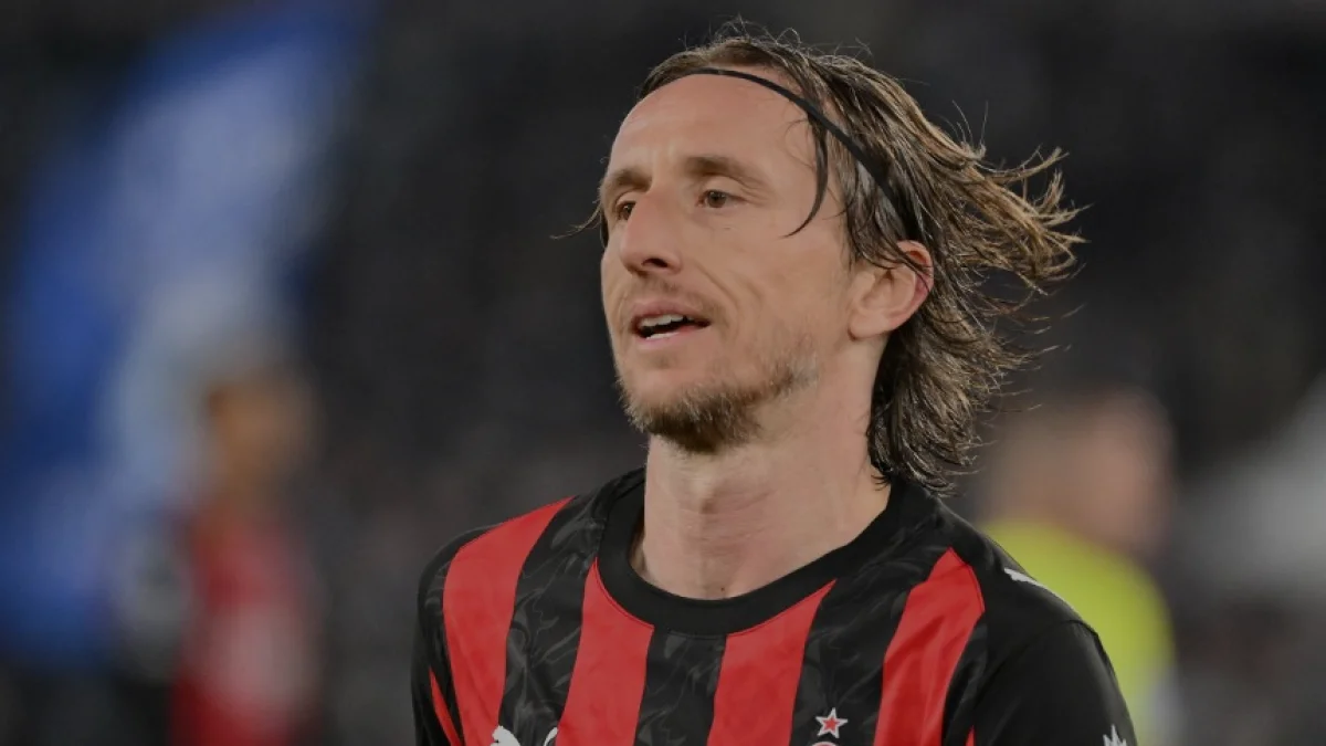 Luka Modric Milan ile sözleşmesini bir yıl daha uzattı