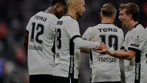 Beşiktaş Erzurumspor karşısında üç golle liderliğe yükseldi