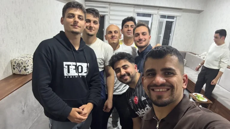 Yunus Dal, Üniversiteli Gençlerle KYK Yurdunda Buluştu