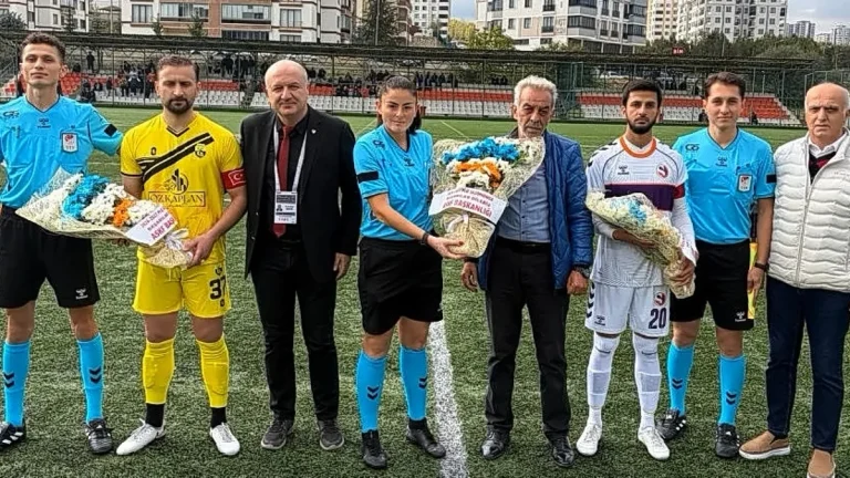 Kastamonu ASKF’den Hakemlere Çiçekli Jest