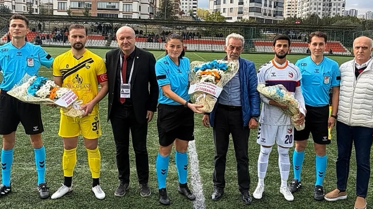 Kastamonu ASKF’den Hakemlere Çiçekli Jest