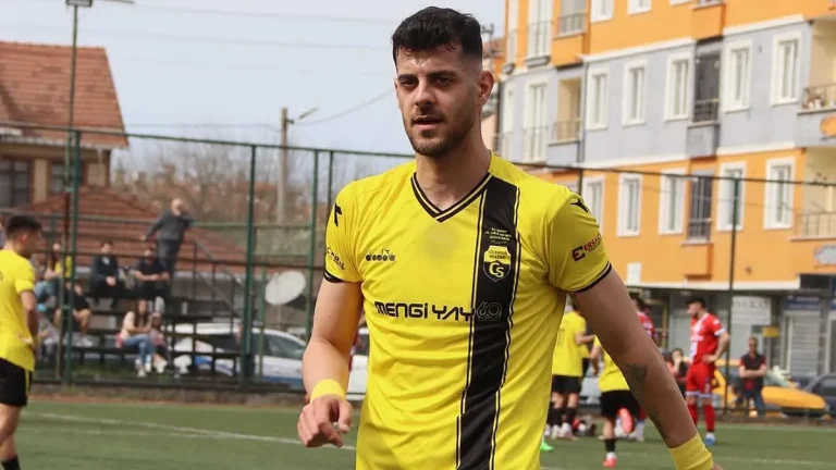 Cide Belediyespor’da Fırat Çoban takıma veda etti
