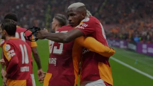 Galatasaray Fenerbahçe derbisinde Osimhen ile kazandı 2-1