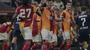 Galatasaray Kasımpaşa karşısında 10 kişiyle kazandı