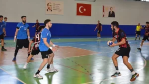 İneboluspor Son Saniyede Yıkıldı: İzmir Büyükşehir Belediyesi’ne 33-32 Mağlup Oldu