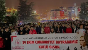 Kastamonu 29 Ekim Cumhuriyet Bayramı için fener alayında buluştu