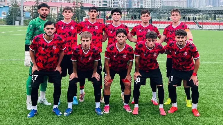 Kastamonuspor U19 farklı kazanarak liderlik koltuğuna oturdu!