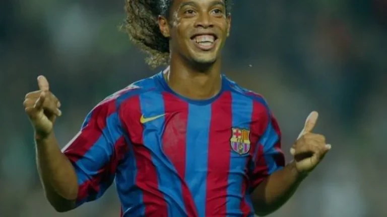 Ronaldinho 46 Yaşında Sahalara Geri Dönüyor